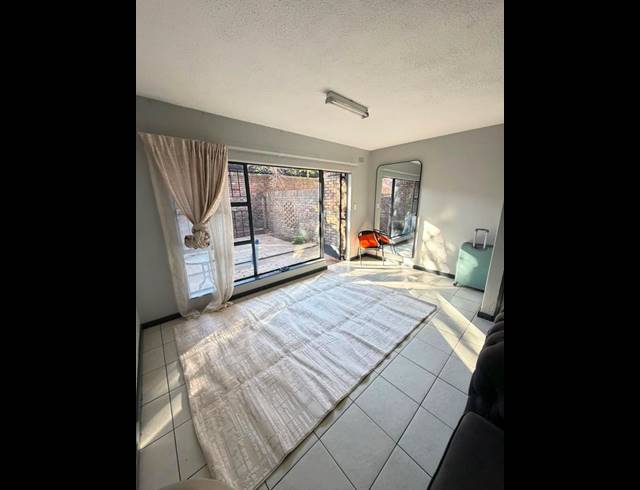 3 BEDROOM PROPERTY TO RENT IN WINDSOR EAST